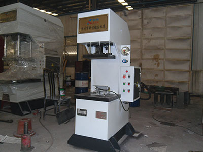 YL41-10T單柱液壓機(jī)